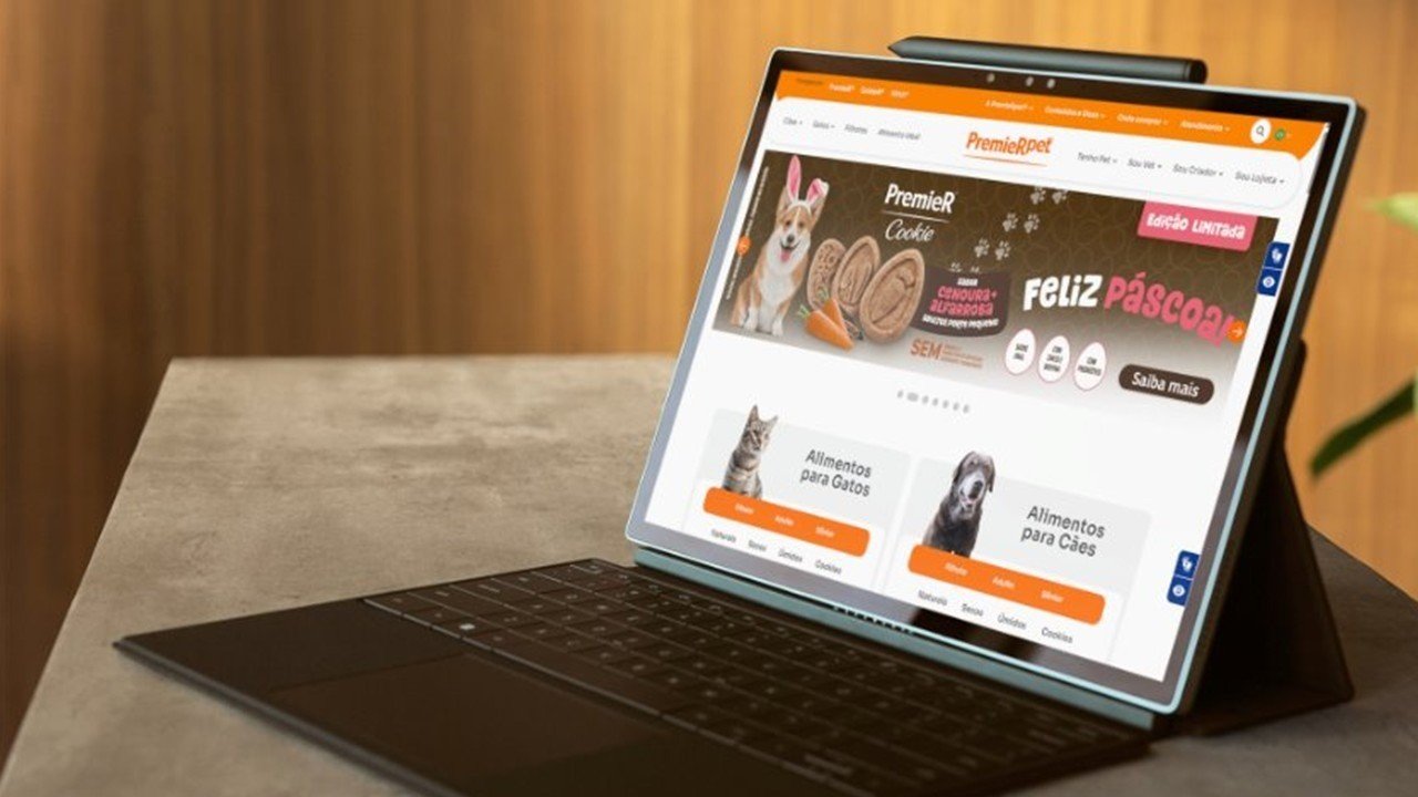 Site PremieRpet.com.br em sua versão desktop — interface com navegação por tipo de animal, banner de produto e categorias de alimentos para cães e gatos